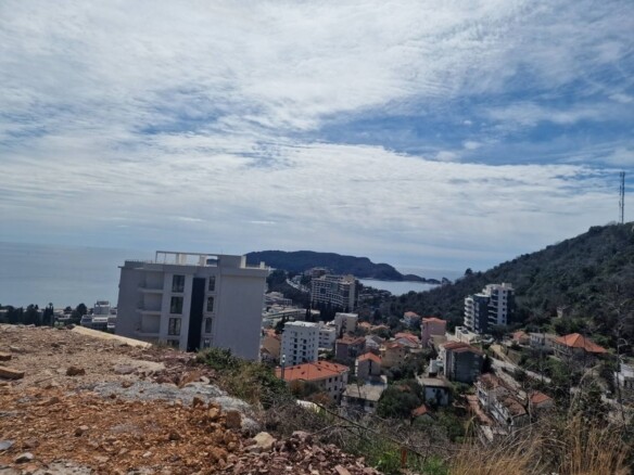 Plac sa pogledom na more u Bečićima, Budva — fotografija 3