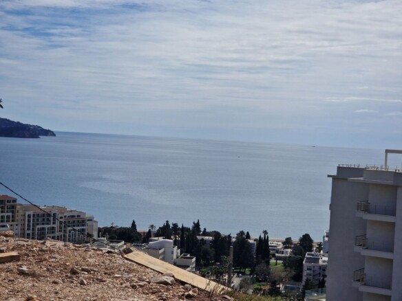 Plac sa pogledom na more u Bečićima, Budva — fotografija 4