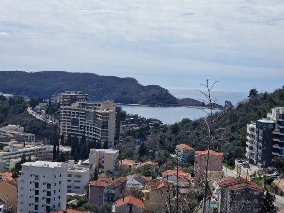 Plac sa pogledom na more u Bečićima, Budva — fotografija 5