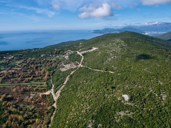 Urbanizovan plac u naselju Zagora, Kotor — fotografija 2