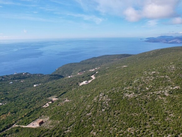 Urbanizovan plac u naselju Zagora, Kotor — fotografija 8