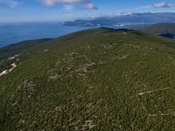 Urbanizovan plac u naselju Zagora, Kotor — fotografija 12