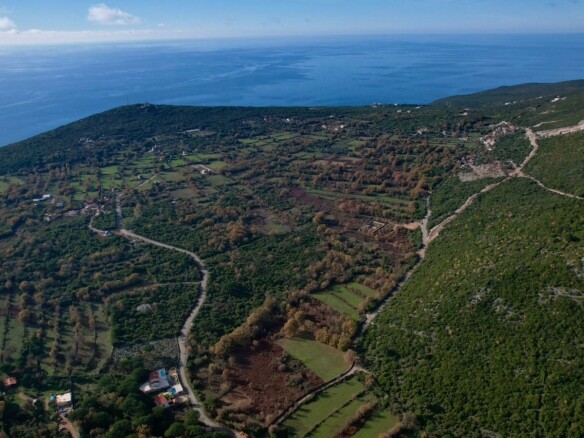 Urbanizovan plac u naselju Zagora, Kotor — fotografija 19