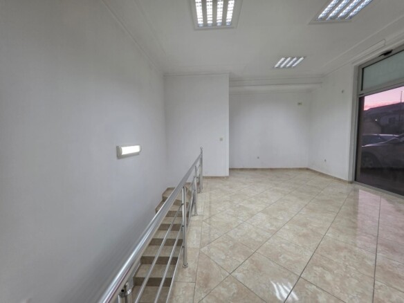 Poslovni prostor 82 m² – Stari aerodrom, Podgorica — fotografija 15