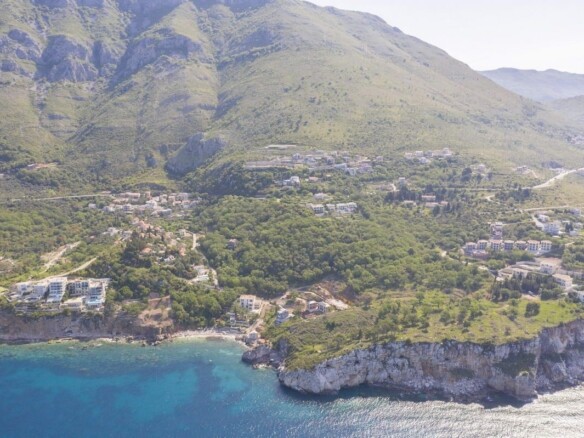 Urbanizovan plac sa pogledom na more, Reževići, Budva — fotografija 2
