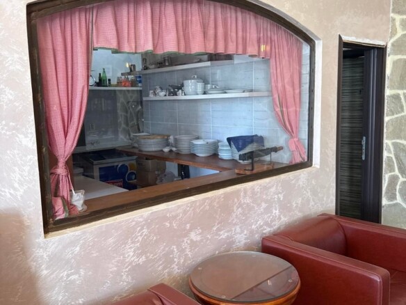 Opremljen restoran u Rijeci Crnojevića, Cetinje — fotografija 3