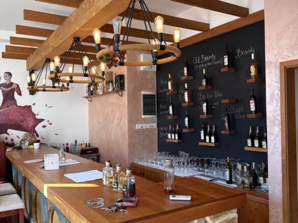 Opremljen restoran u Rijeci Crnojevića, Cetinje — fotografija 5