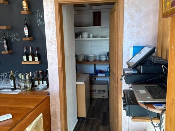 Opremljen restoran u Rijeci Crnojevića, Cetinje — fotografija 7