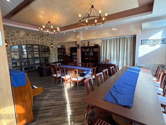Opremljen restoran u Rijeci Crnojevića, Cetinje — fotografija 9