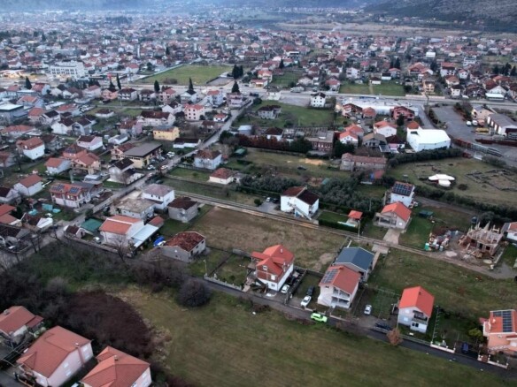 Urbanizovano zemljište u naselju Zlatica, Podgorica — fotografija 2