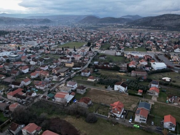 Urbanizovano zemljište u naselju Zlatica, Podgorica — fotografija 5