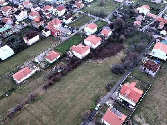 Urbanizovani plac u Zlatici, Podgorica — fotografija 5