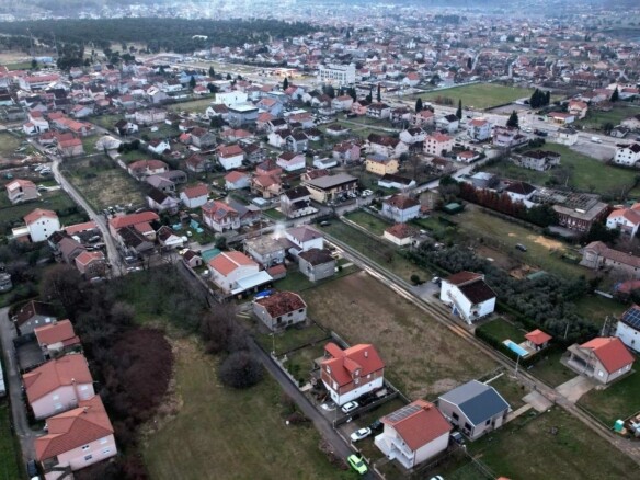 Urbanizovano zemljište u naselju Zlatica, Podgorica — fotografija 7
