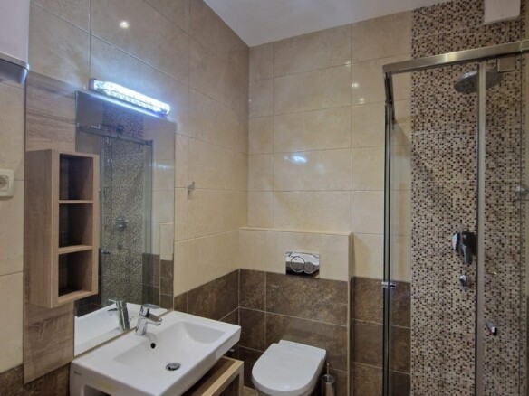trosoban stan Petrovac pogled na more
