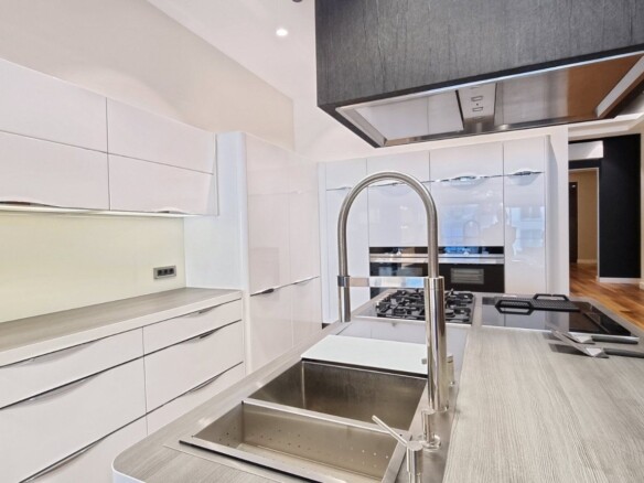 Trosoban stan 313 m² – Budva — fotografija 19