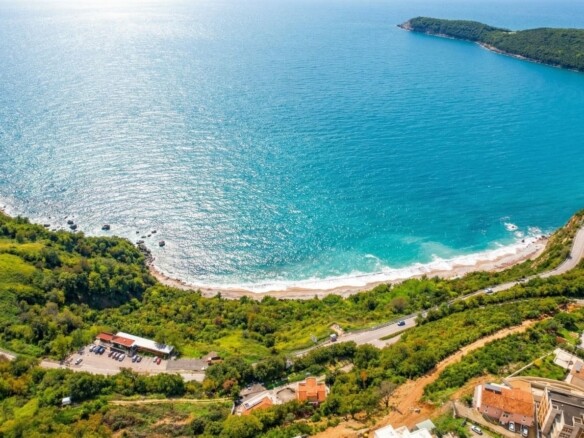 Plac sa pogledom na more u Prijevoru, Budva — fotografija 2