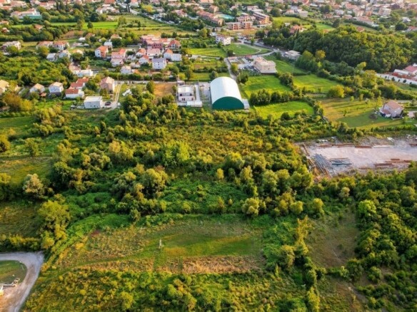 Plac 1.940 m² – Lastva Grbaljska, Budva — fotografija 3