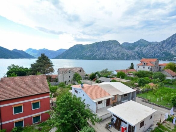 Hotel sa restoranom i pogledom na more, Dobrota, Kotor — fotografija 4