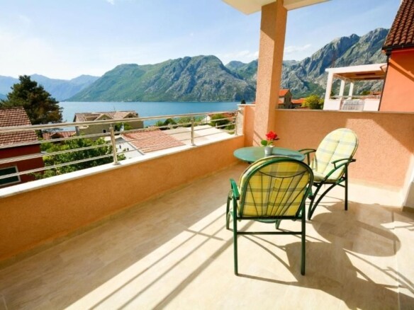 Hotel sa restoranom i pogledom na more, Dobrota, Kotor — fotografija 7