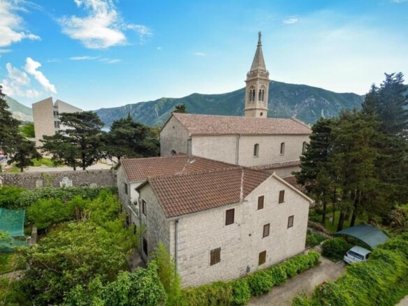 Hotel sa restoranom i pogledom na more, Dobrota, Kotor — fotografija 11