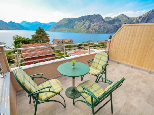 Hotel sa restoranom i pogledom na more, Dobrota, Kotor — fotografija 12