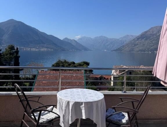 Hotel sa restoranom i pogledom na more, Dobrota, Kotor — fotografija 13
