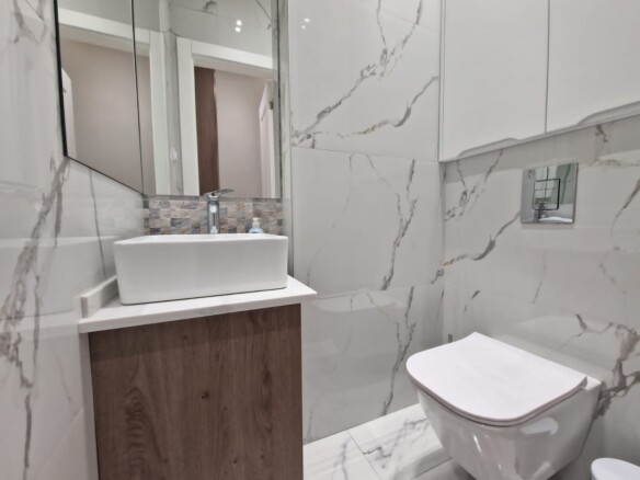 Dvosoban stan 72 m² za izdavanje, Tivat — fotografija 13