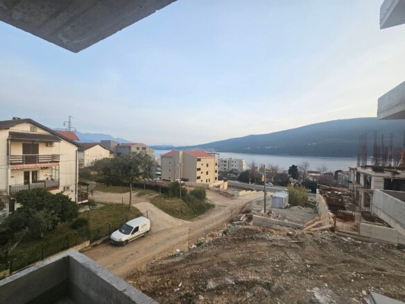 Dvosoban stan sa pogledom na more, Đenovići, Herceg Novi — fotografija 4