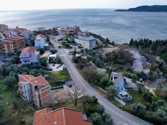 Urbanizovan plac sa pogledom na more, Kamenovo, Budva — fotografija 2