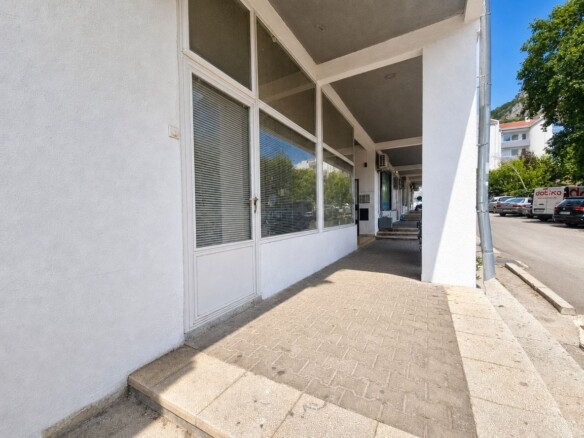 Izdavanje: Poslovni prostor 32 m² – Podkošljun, Budva — fotografija 2