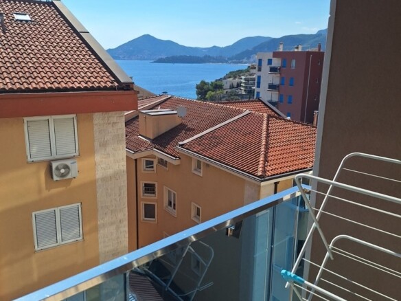 Dvosoban stan sa pogledom na more u Pržnu, Budva — fotografija 16