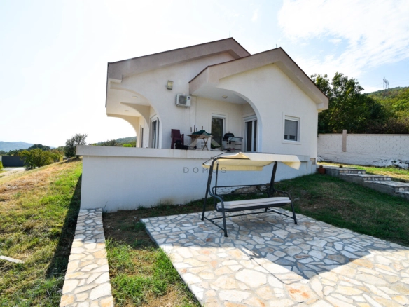 Kuća sa imanjem i bazenom u Baločima, Podgorica — fotografija 5