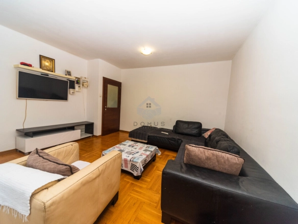 Dvosoban namješten stan 73 m²