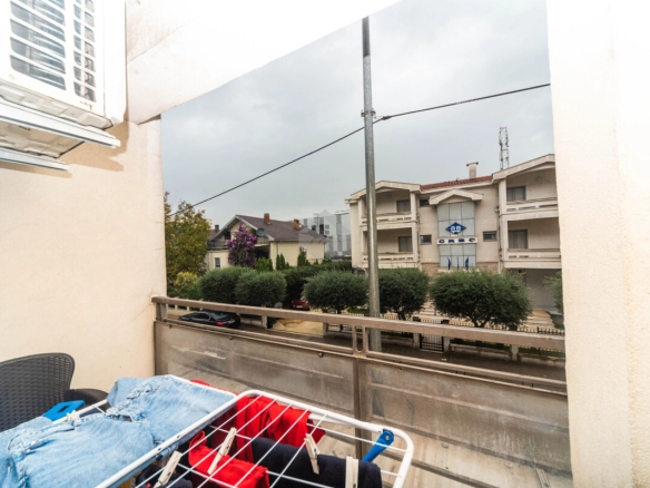 Dvosoban stan u Dalmatinskoj ulici, Podgorica — fotografija 9