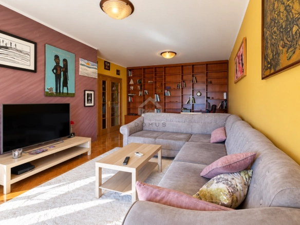 Trosoban namješten stan 88 m²