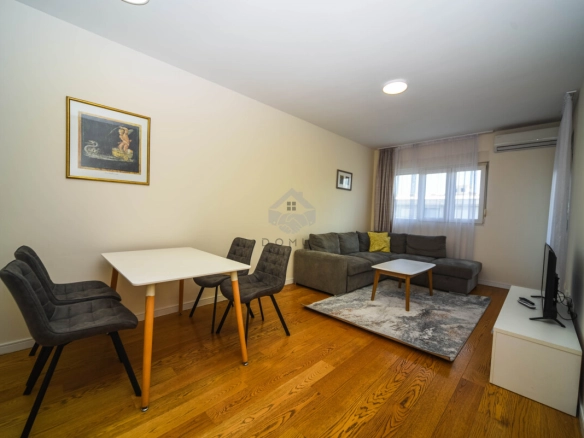 Dvosoban namješten stan 65 m²