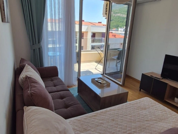 Dvosoban stan sa pogledom na more u Bečićima, Budva — fotografija 20