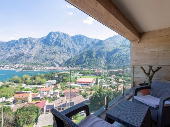 Izdavanje: Trosoban stan 141 m² – Škaljari, Kotor — fotografija 4