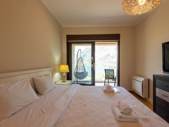 Izdavanje: Trosoban stan 141 m² – Škaljari, Kotor — fotografija 5