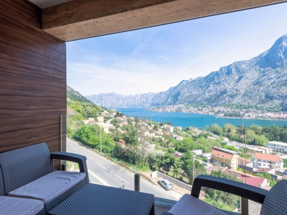 Izdavanje: Trosoban stan 141 m² – Škaljari, Kotor — fotografija 7