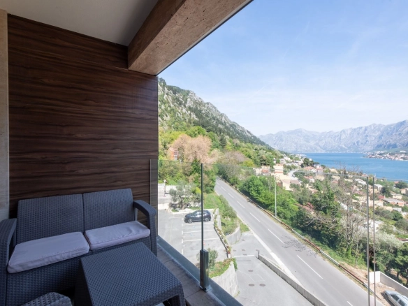 Izdavanje: Trosoban stan 141 m² – Škaljari, Kotor — fotografija 10