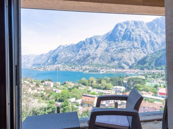 Izdavanje: Trosoban stan 141 m² – Škaljari, Kotor — fotografija 11