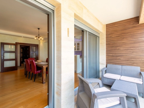 Izdavanje: Trosoban stan 141 m² – Škaljari, Kotor — fotografija 12