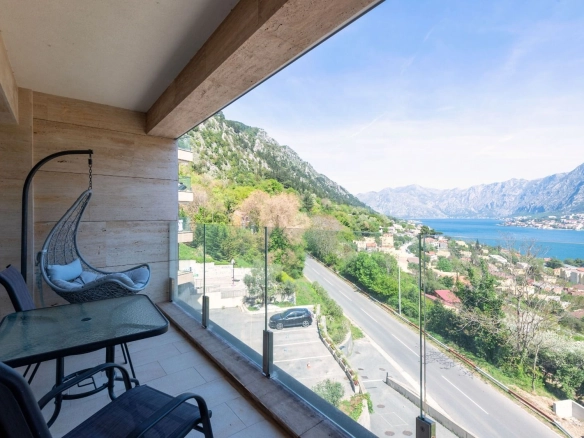 Izdavanje: Trosoban stan 141 m² – Škaljari, Kotor — fotografija 13