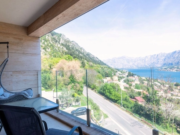 Izdavanje: Trosoban stan 141 m² – Škaljari, Kotor — fotografija 16