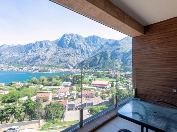 Izdavanje: Trosoban stan 141 m² – Škaljari, Kotor — fotografija 18