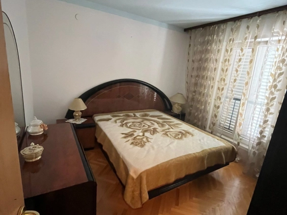 Stan sa garažnim mjestom u naselju Adok, Budva — fotografija 9