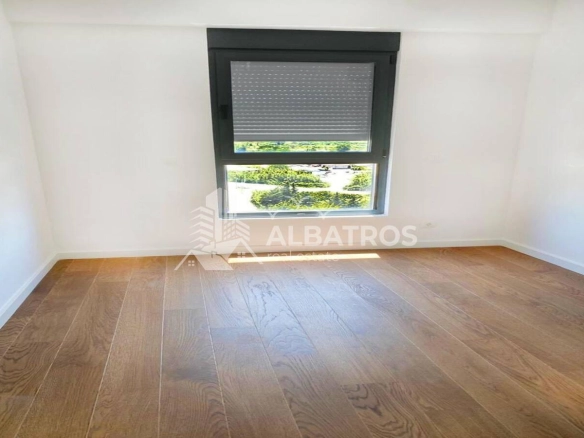 Dvosoban stan 74 m² – Bar — fotografija 2