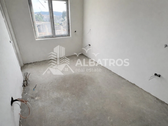 Dvosoban stan 77 m² – Bar — fotografija 3