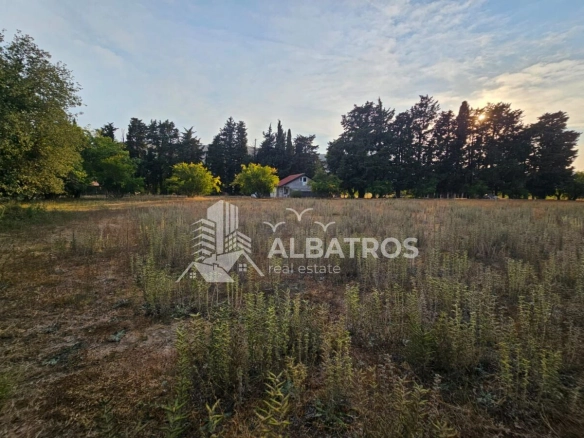 Plac 2.200 m² – Tomba, Bar — fotografija 2